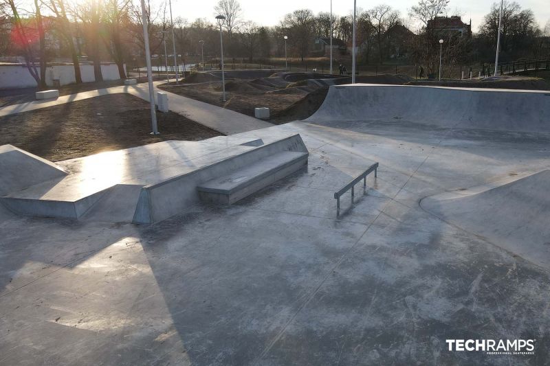 Rail - skatepark betonowy w Chojnicach 