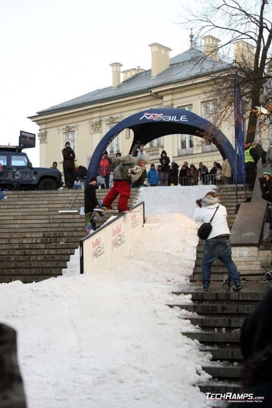 Red Bull MOBILE Snowboard Attack