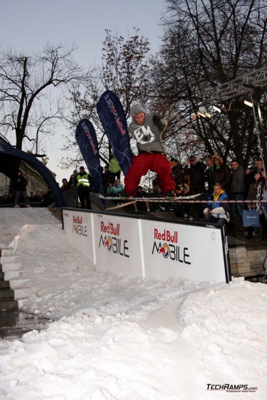 Red Bull MOBILE Snowboard Attack