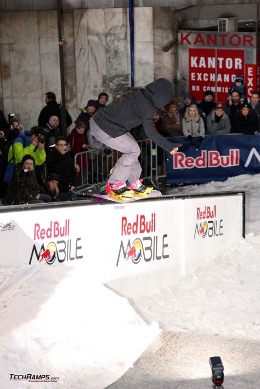 Red Bull MOBILE Snowboard Attack