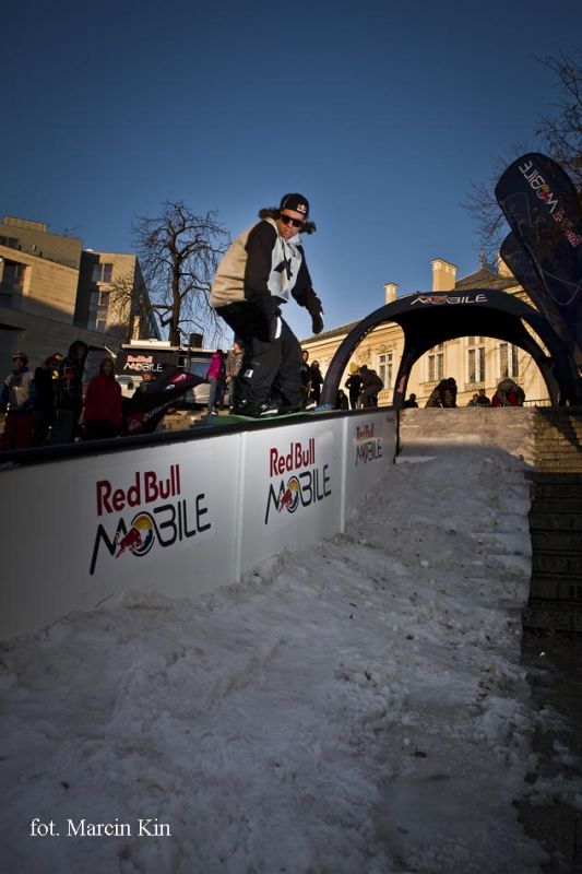 Red Bull MOBILE Snowboard Attack