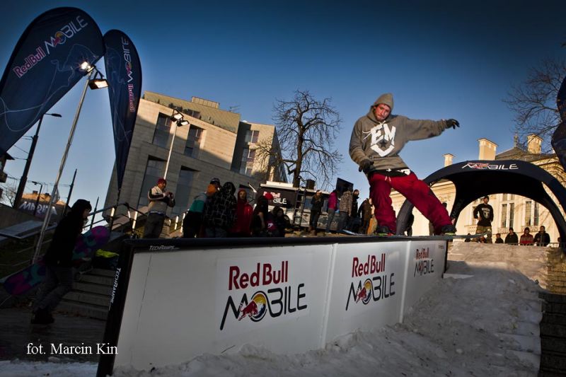 Red Bull MOBILE Snowboard Attack