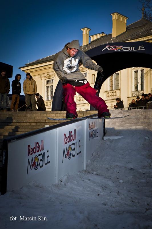 Red Bull MOBILE Snowboard Attack