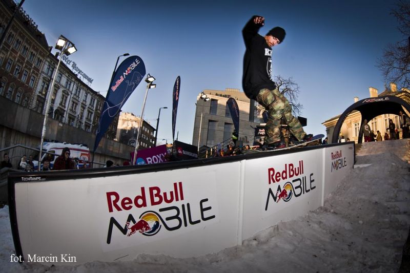 Red Bull MOBILE Snowboard Attack