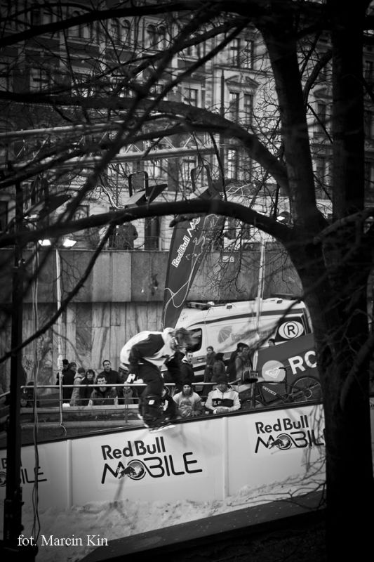 Red Bull MOBILE Snowboard Attack