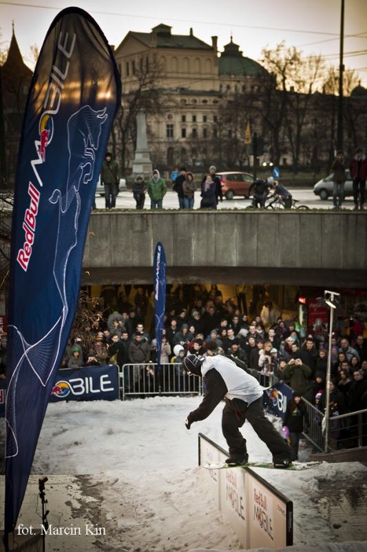 Red Bull MOBILE Snowboard Attack