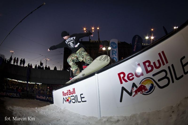 Red Bull MOBILE Snowboard Attack