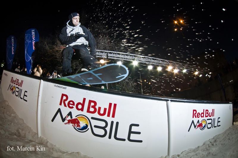 Red Bull MOBILE Snowboard Attack