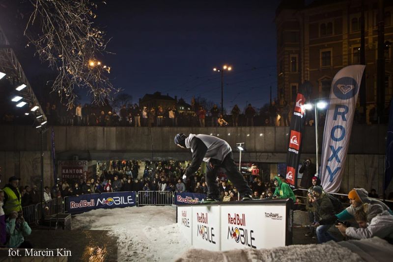 Red Bull MOBILE Snowboard Attack