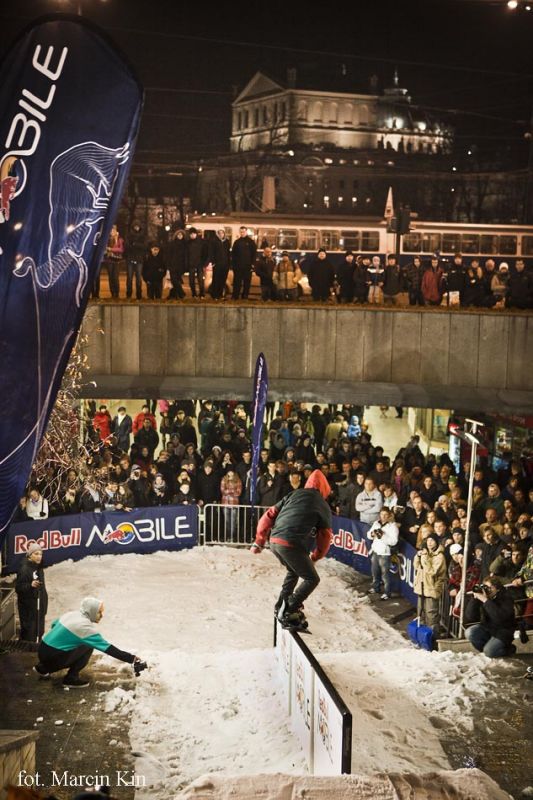 Red Bull MOBILE Snowboard Attack