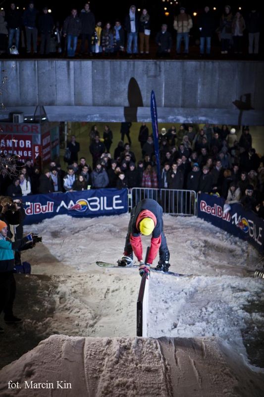 Red Bull MOBILE Snowboard Attack