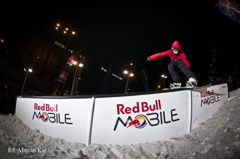 Red Bull MOBILE Snowboard Attack