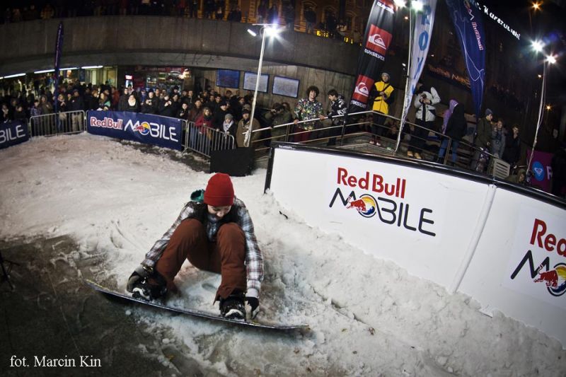 Red Bull MOBILE Snowboard Attack