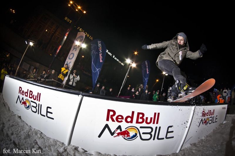 Red Bull MOBILE Snowboard Attack