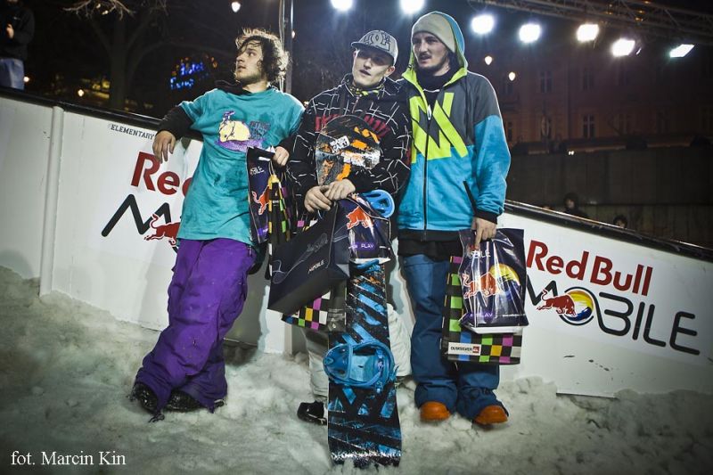 Red Bull MOBILE Snowboard Attack