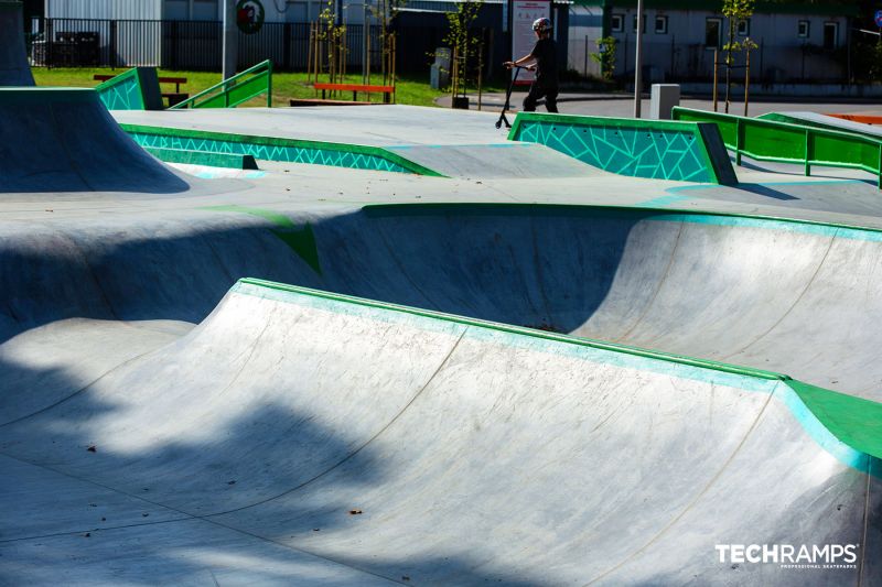 Vert rampa z lotu ptaka w skateparku Zielonka