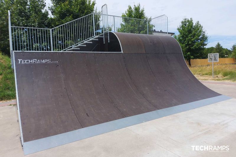 Roll-in z Quarter pipem - skatepark  Wyszków