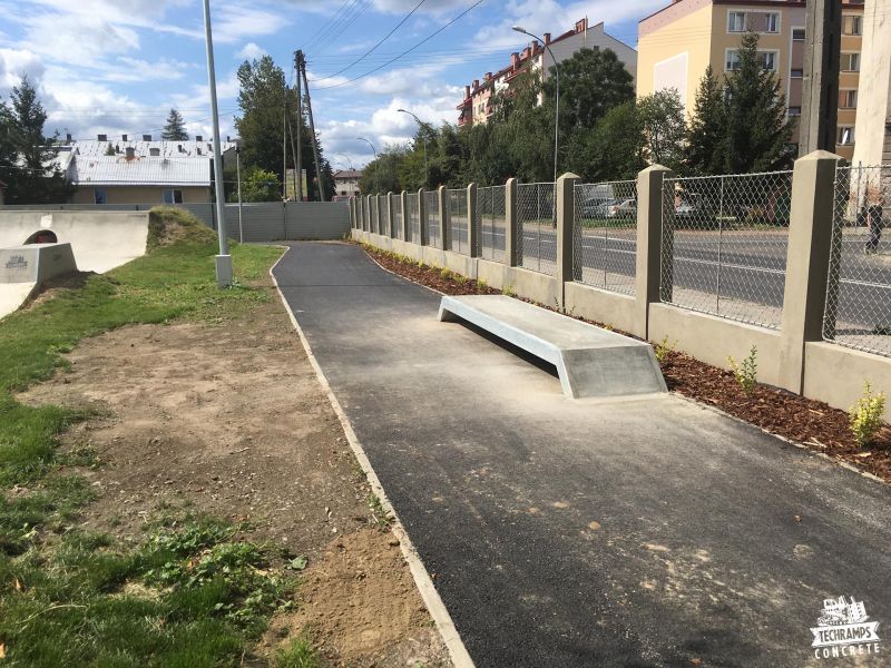 rozbudowany skatepark w przemyślu