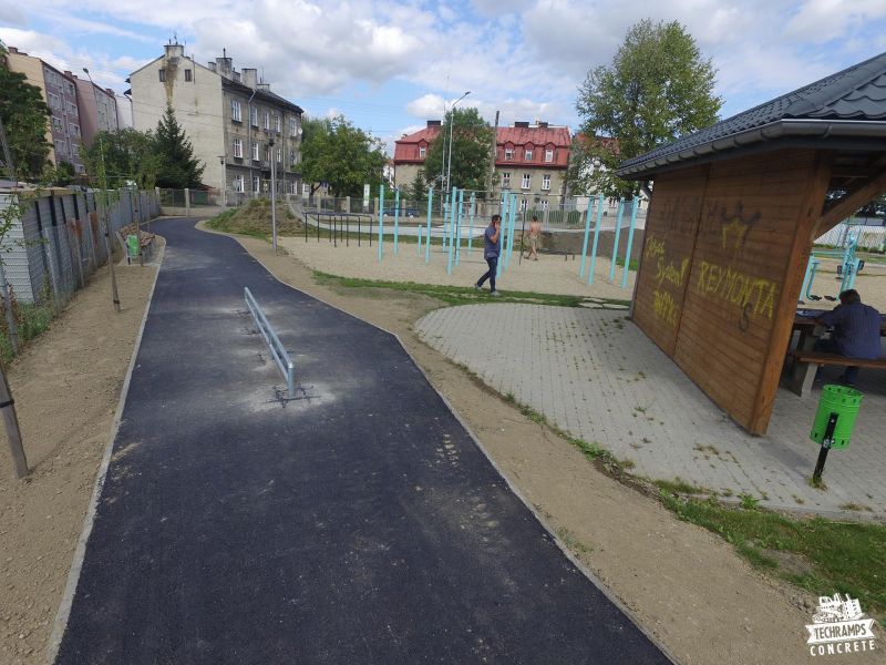 rozbudowany skatepark w przemyślu