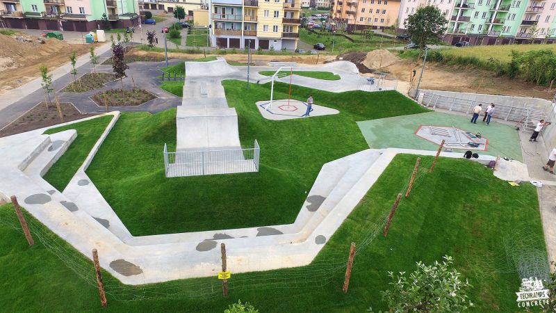 Nowy skatepark betonowy w Świeciu