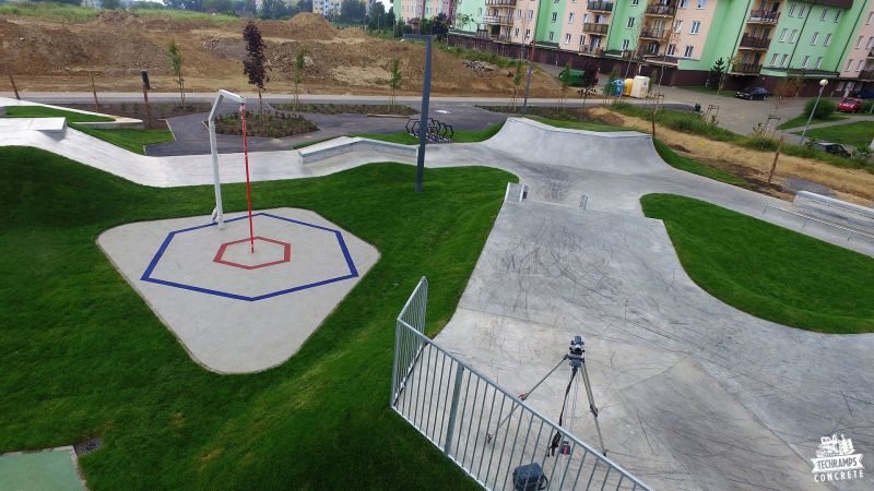 Nowy skatepark betonowy w Świeciu