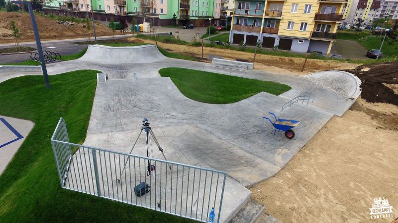 Nowy skatepark betonowy w Świeciu