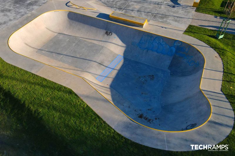 Skatepark betonowy Wrocław ul. Ślężna