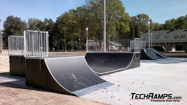 Skatepark Dąbrowa Górnicza Quarter Pipe + Bank ramp