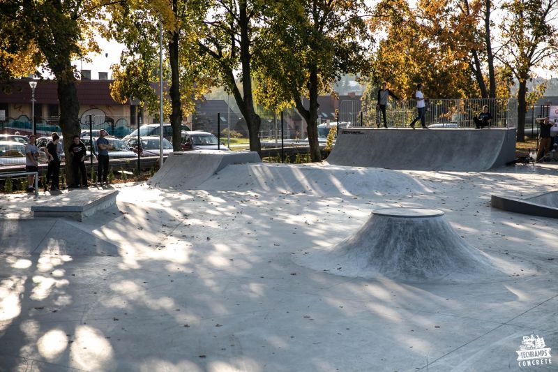 Skatepark adapted for skatebording