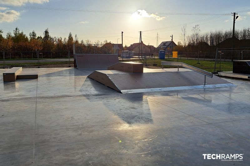 Skatepark przy Szkole Podstawowej im. Kornela Makuszyńskiego w Kozłowie Biskupim 