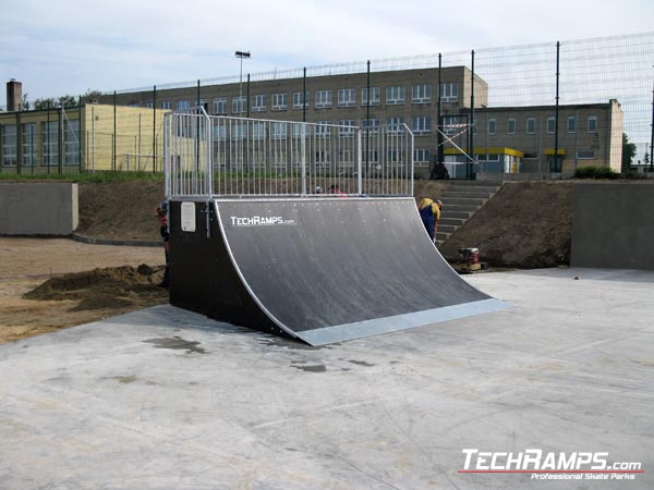 Skatepark Stryków Quarter Pipe