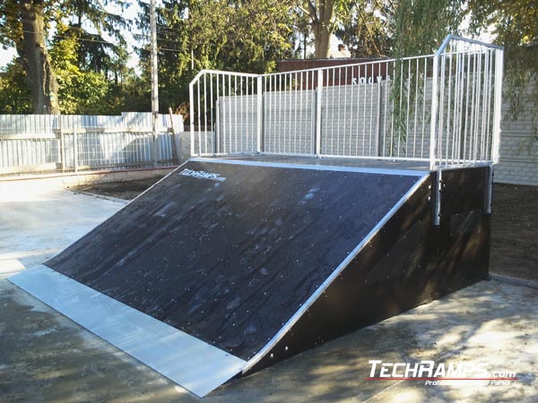 Skatepark Suchedniów Bank Ramp