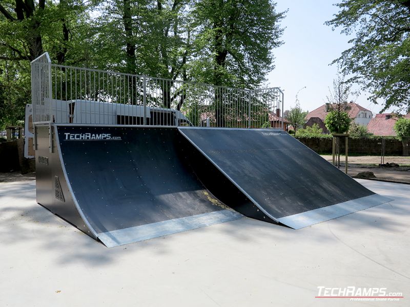 Quarter pipe i bank ramp na skateparku w Sulęcinie