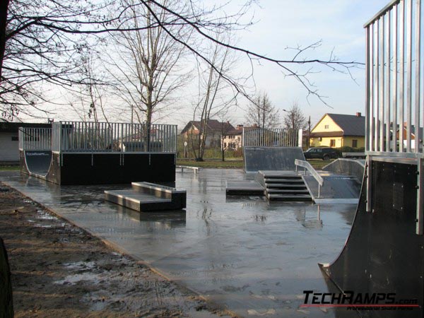 Skatepark w Brzeszczach - 1 Plac Betonowy