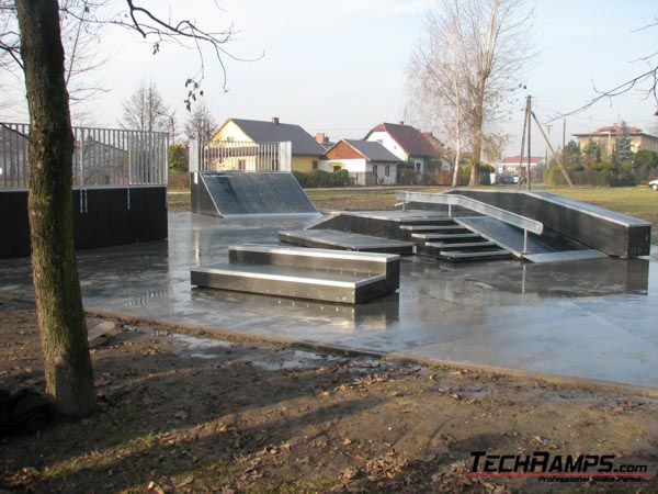 Skatepark w Brzeszczach - 3 Plac Betonowy