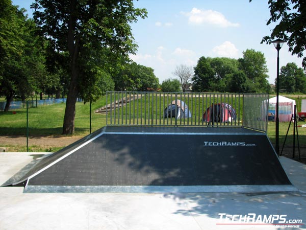 Skatepark w Jaworze - bank ramp 90st piramida - 14