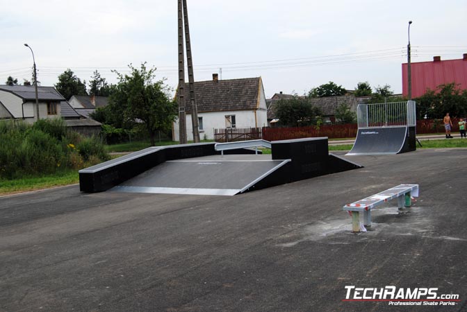 Skatepark w Michałowie Funbox z grindboxem