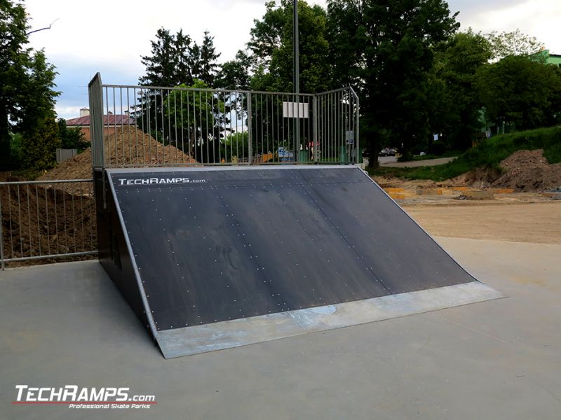 Bank ramp na płycie betonowej