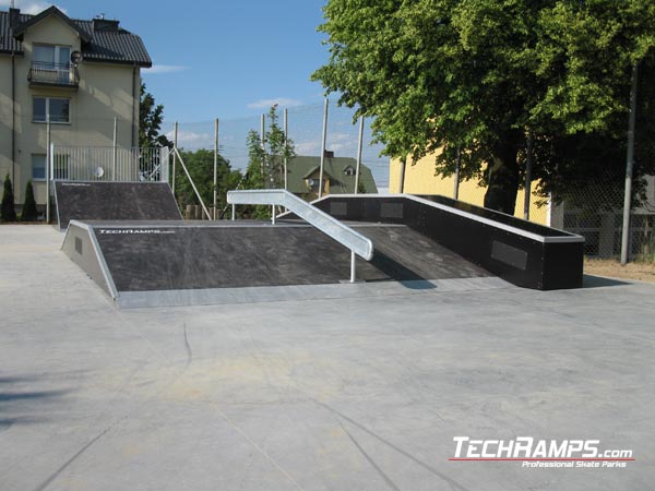 Skatepark w Pawłowie funbox