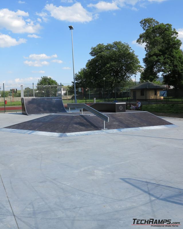 Rymanów - drewniany skatepark