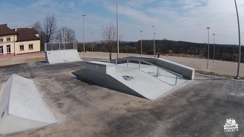 skatepark_light_concrete_slawkow