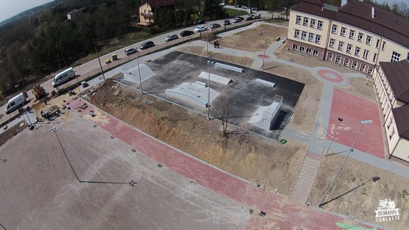 skatepark_light_concrete_slawkow