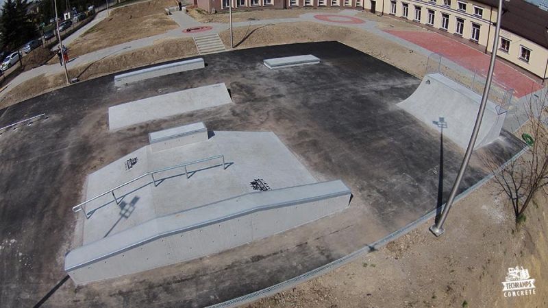 skatepark_light_concrete_slawkow