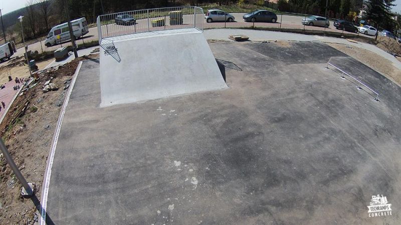 skatepark_light_concrete_slawkow