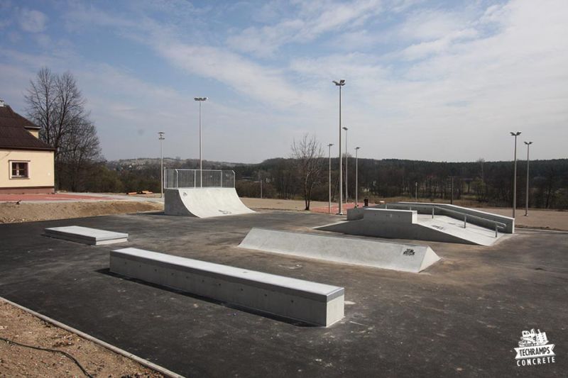 skatepark_light_concrete_slawkow