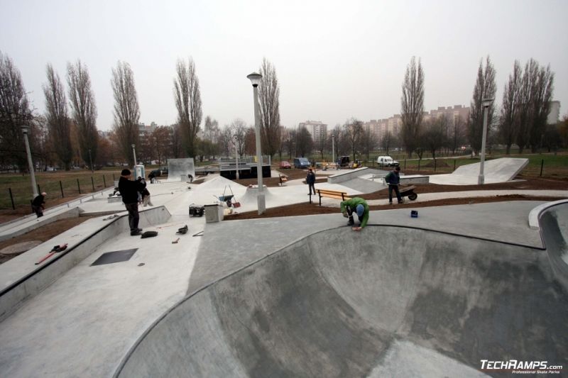 Skateplaza betonowa w Krakowie - koncówka prac