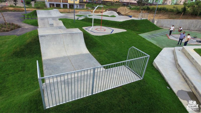 Nowy skatepark betonowy w Świeciu