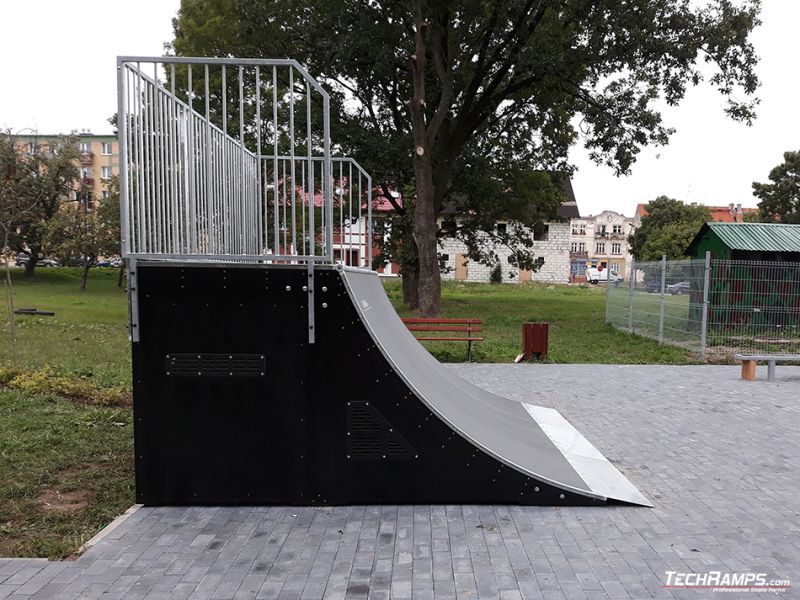 Bank ramp, quarter pipe, funbox