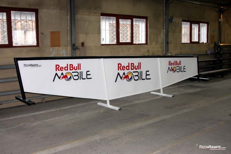 Red Bull MOBILE Snowboard Attack